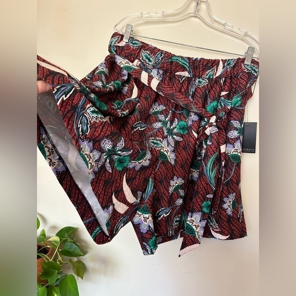NWT ELOQUII Floral Red leaves Printed Short Plus tie waist pull on flare Size 14 - Picture 3 of 8